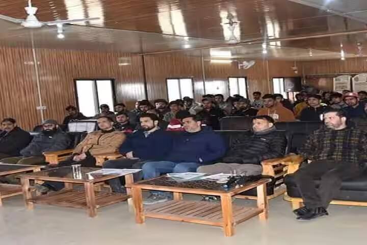 Hassan Khoyihami Memorial Government Degree College campus in Srinagar, Jammu and Kashmir, India — photo 4