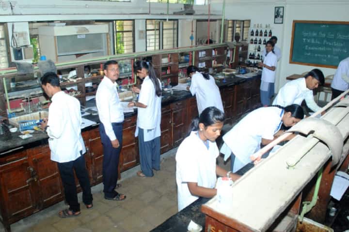 Rayat Shikshan Sanstha's Shri Sadguru Gangageer Maharaj Science Gautam Arts and Sanjivani Commerce College campus in Kopargaon, Maharashtra, India — photo 5