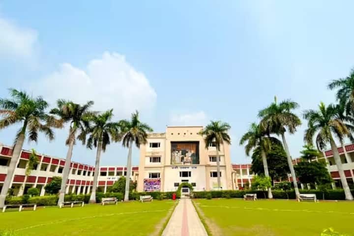 Sikh National College campus in Banga, Punjab, India — photo 1