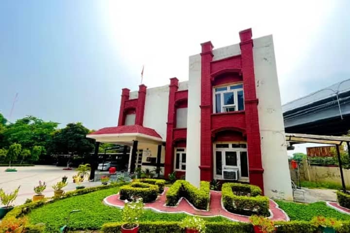 Sikh National College campus in Banga, Punjab, India — photo 3