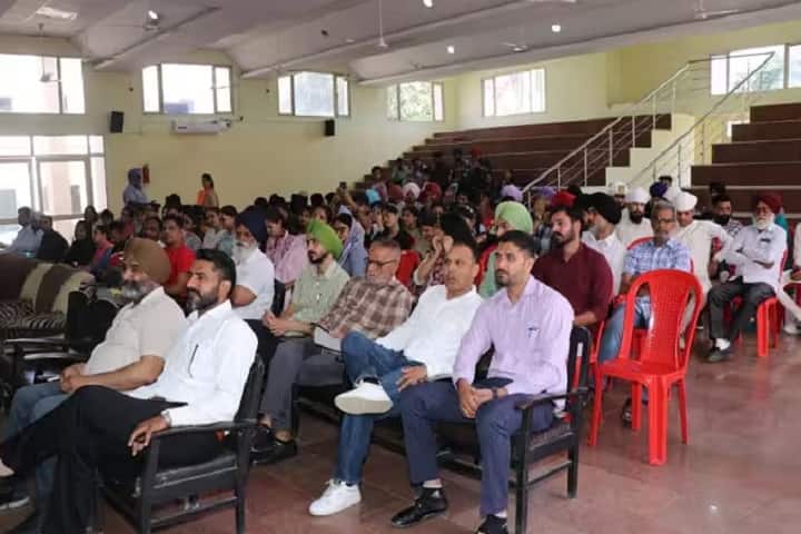 Sikh National College campus in Banga, Punjab, India — photo 5