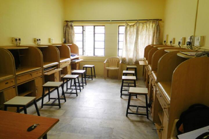 Arunodaya Dnyan Prasarak Mandal's Women's College of Arts Commerce and Home Science campus in Jalgaon, Maharashtra, India — photo 6