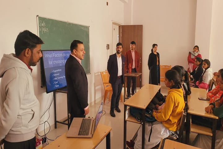 Abhay Mahavidyalaya campus in Varanasi, Uttar Pradesh, India — photo 3