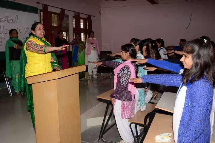 Arya Kanya Mahavidyalaya Gurukul campus in Karnal, Haryana, India — photo 4