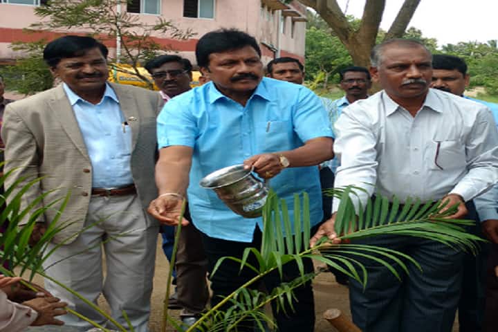 Government First Grade College campus in Haveri, Karnataka, India — photo 3