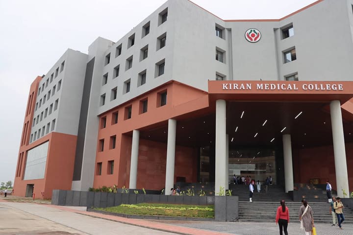 Kiran Medical College campus in Surat, Gujarat, India — photo 2