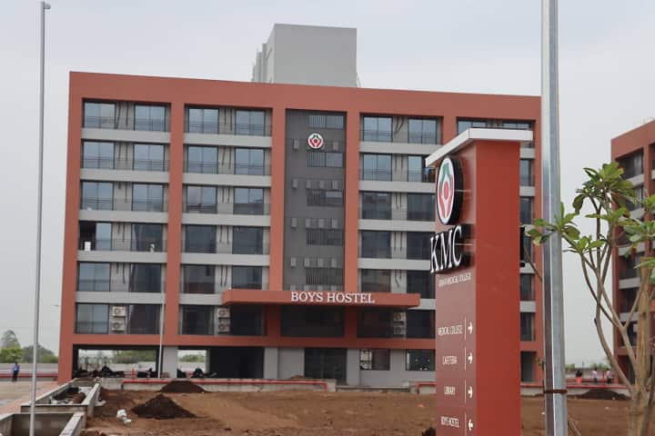 Kiran Medical College campus in Surat, Gujarat, India — photo 3