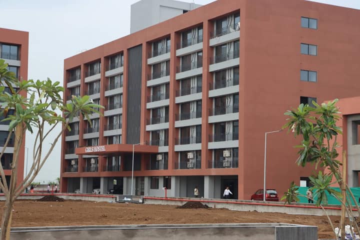 Kiran Medical College campus in Surat, Gujarat, India — photo 4