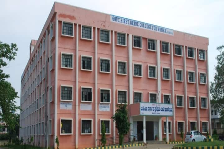 Government First Grade College for Women campus in Hassan, Karnataka, India — photo 1