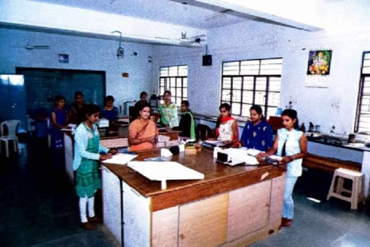 Government First Grade College for Women campus in Hassan, Karnataka, India — photo 3