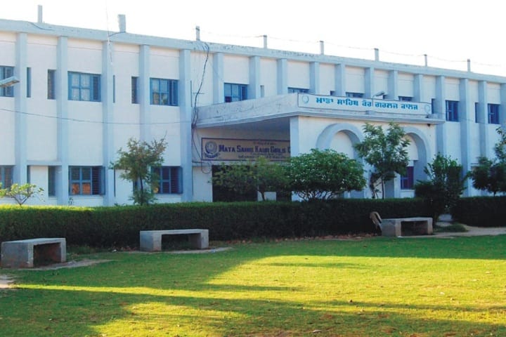 Mata Sahib Kaur Girls College campus in Ferozepur, Punjab, India — photo 1