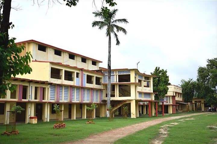 Sakaldiha PG College campus in Sakaldiha, Uttar Pradesh, India — photo 1