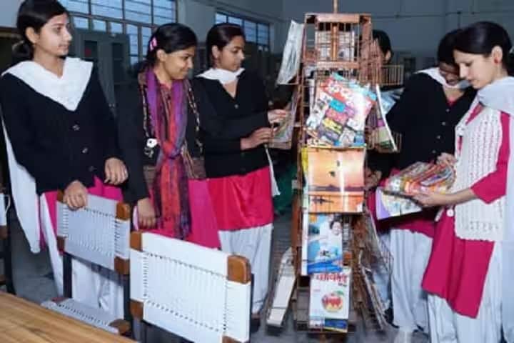 Kanohar Lal Post Graduate Girls College campus in Meerut, Uttar Pradesh, India — photo 2