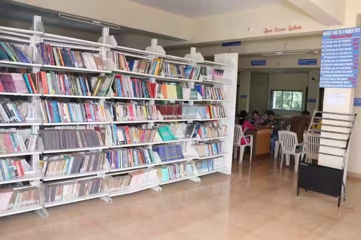 Shri Sharad Shikshan and Yuvak Kalyan Sanstha Chikhli's Arts College campus in Buldana, Maharashtra, India — photo 4