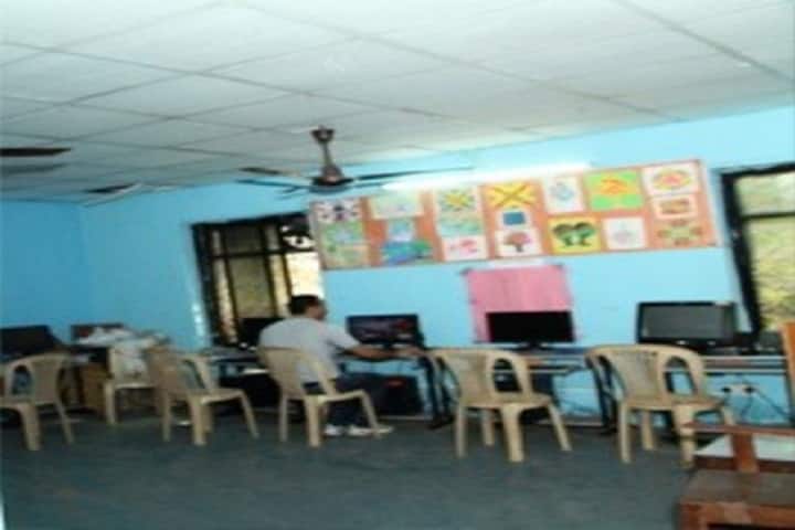 Visarwadi Education Society Sarvajanik Arts and Commerce College campus in Navapur, Maharashtra, India — photo 5