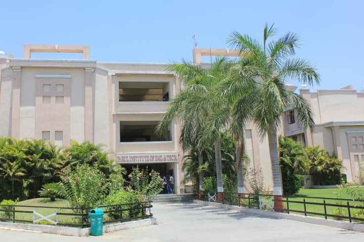 PIET Vadodara campus in Vadodara, Gujarat, India — photo 2