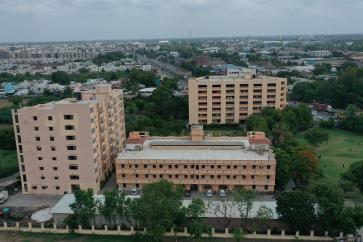 Swaminarayan Institute of Medical Sciences and Research campus in Kalol, Gujarat, India — photo 2