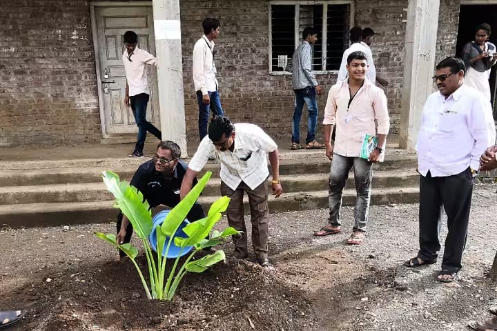 Vidya Vikas Mandal Pathrud's Shankarrao Patil Mahavidyalaya campus in Bhoom, Maharashtra, India — photo 6