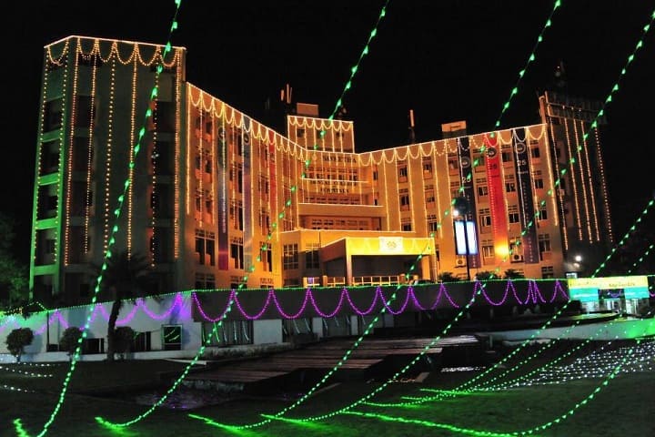 Saveetha Engineering College campus in Chennai, Tamil Nadu, India — photo 2