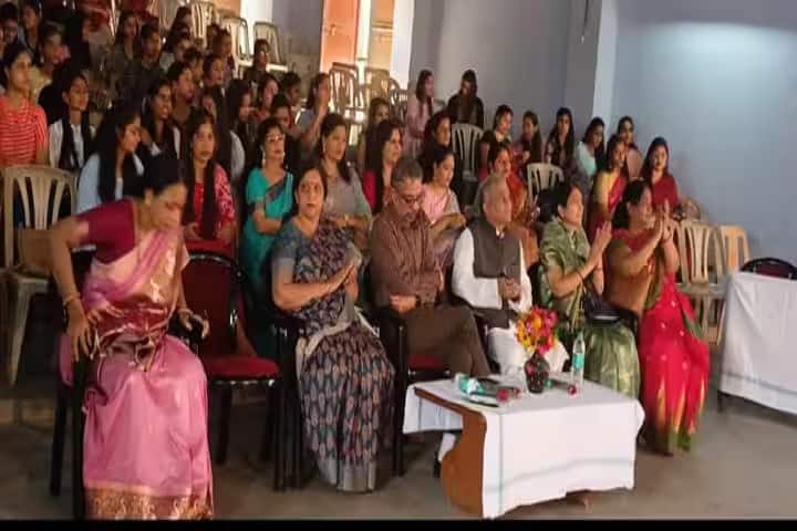 Vedic Kanya PG College campus in Jaipur, Rajasthan, India — photo 4