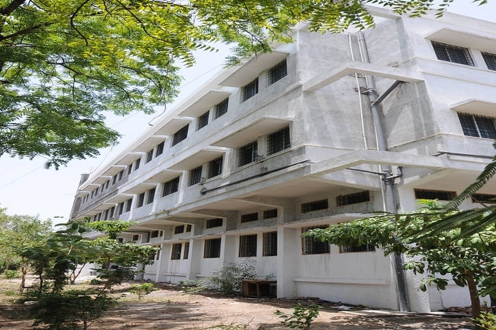 Shri Ayurved Mahavidyalaya campus in Nagpur, Maharashtra, India — photo 1