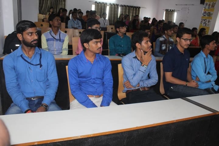 Harivandana College campus in Rajkot, Gujarat, India — photo 2
