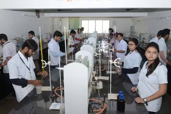 Harivandana College campus in Rajkot, Gujarat, India — photo 5