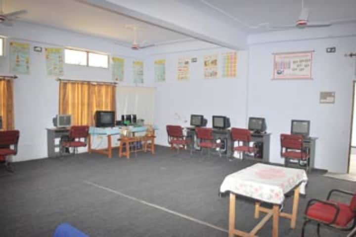 Mahadev PG College campus in Varanasi, Uttar Pradesh, India — photo 3