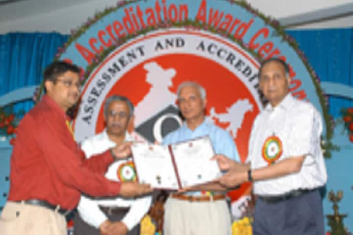 Shri Baldev PG College campus in Varanasi, Uttar Pradesh, India — photo 4