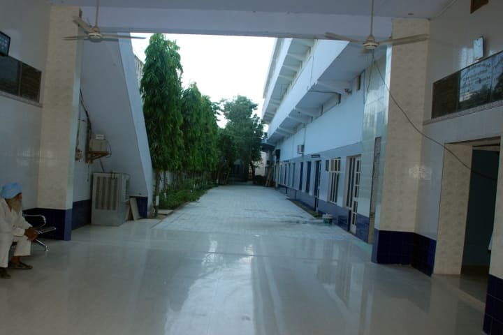 Sant Baba Bhag Singh Memorial Girls College campus in Moga, Punjab, India — photo 2