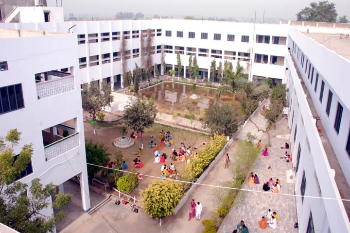 Sant Baba Bhag Singh Memorial Girls College campus in Moga, Punjab, India — photo 3