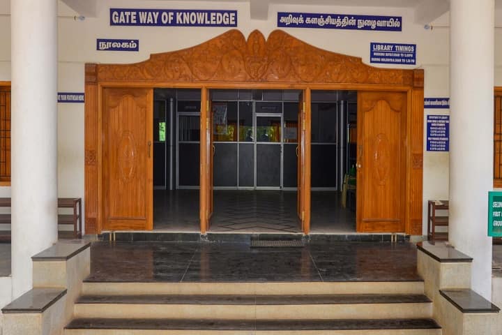 Mannar Thirumalai Naicker College campus in Madurai, Tamil Nadu, India — photo 4