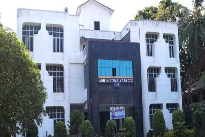 MVN JS and RVR College of Arts and Science campus in East Godavari, Andhra Pradesh, India — photo 2