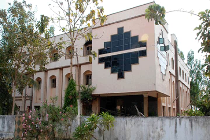 Sri Vasavi Engineering College campus in West Godavari, Andhra Pradesh, India — photo 2