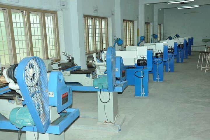 Sri Vasavi Engineering College campus in West Godavari, Andhra Pradesh, India — photo 5