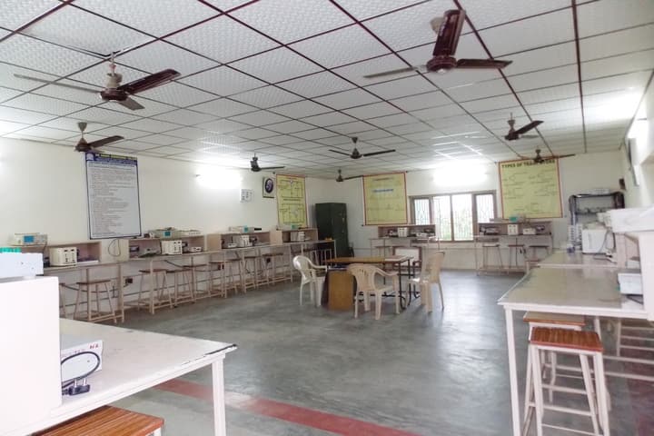 Sri Vasavi Engineering College campus in West Godavari, Andhra Pradesh, India — photo 6