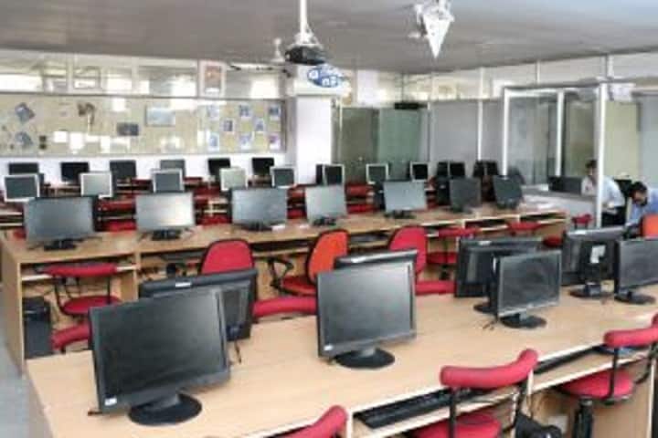 Parishkar College of Global Excellence campus in Jaipur, Rajasthan, India — photo 2