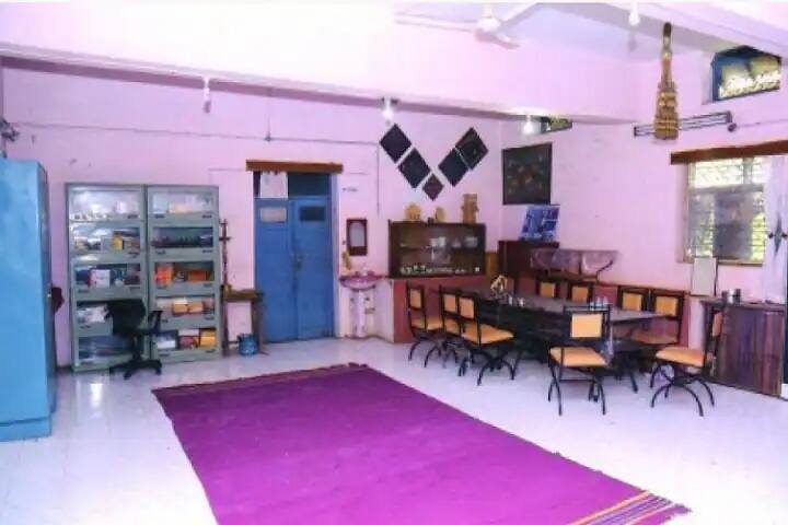 Loknayak Bapuji Aney Mahila Mahavidyalaya campus in Yavatmal, Maharashtra, India — photo 3