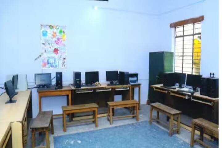 Loknayak Bapuji Aney Mahila Mahavidyalaya campus in Yavatmal, Maharashtra, India — photo 4