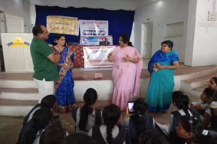 Loknayak Bapuji Aney Mahila Mahavidyalaya campus in Yavatmal, Maharashtra, India — photo 6