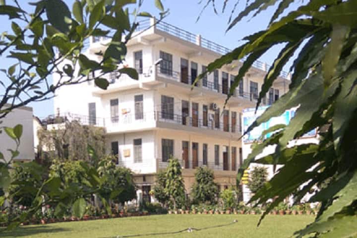Dayanand Girls PG College, Kanpur campus in Kanpur, Uttar Pradesh, India