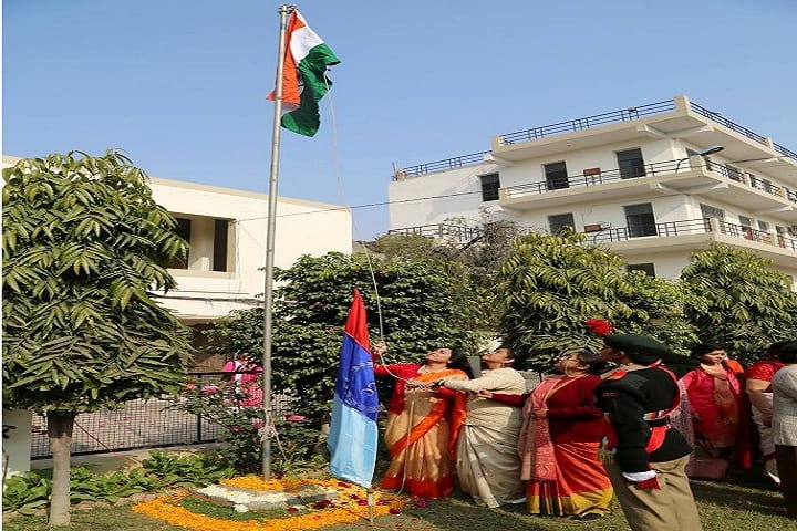 Dayanand Girls PG College campus in Kanpur, Uttar Pradesh, India — photo 4