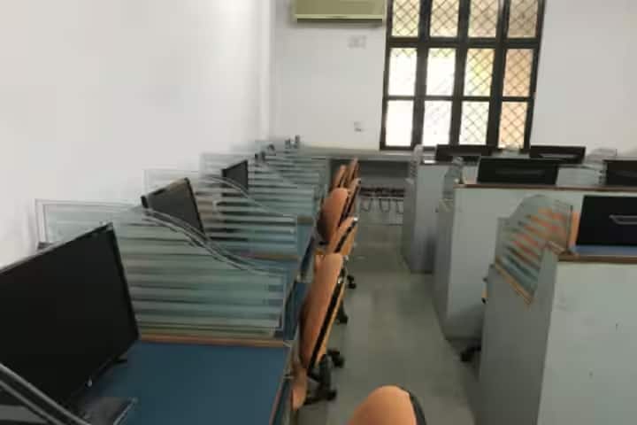 Royal Educational Institute campus in Hapur, Uttar Pradesh, India — photo 4