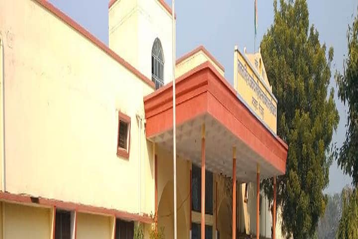 Lalta Singh Rajkiya Mahila Snatkottar Mahavidyalaya campus in Mirzapur, Uttar Pradesh, India — photo 1