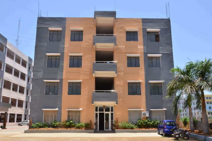 Malla Reddy Dental College for Women campus in Hyderabad, Telangana, India — photo 2