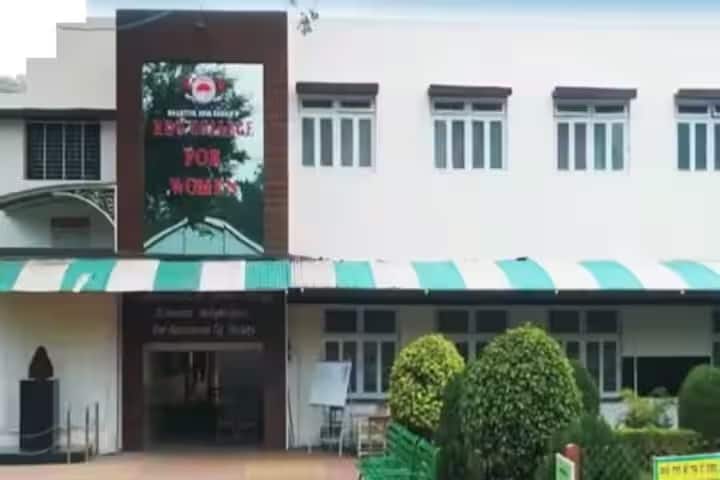 Smt Radhadevi Goenka College for Women campus in Akola, Maharashtra, India — photo 1