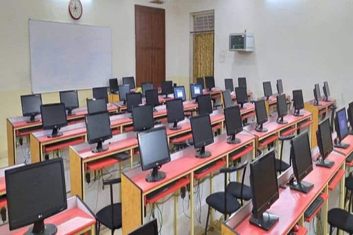 Smt Radhadevi Goenka College for Women campus in Akola, Maharashtra, India — photo 4