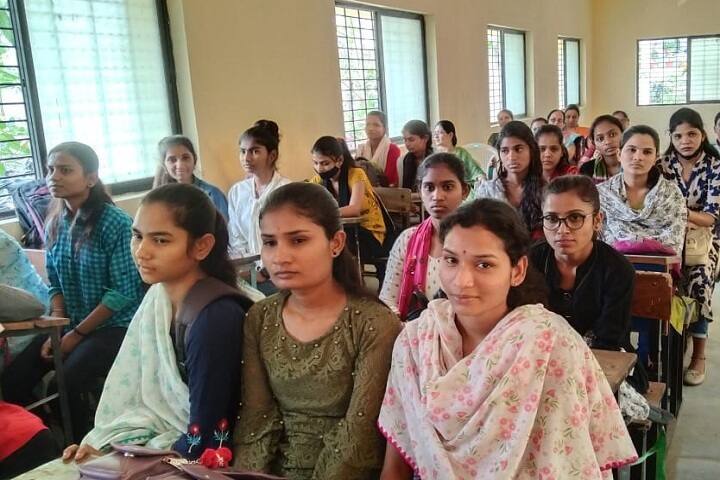 Khorshedbanu R Mewawala Mahila Arts and Commerce Mahavidyalaya campus in Nanded, Maharashtra, India — photo 1