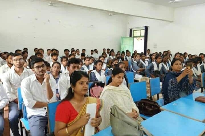 Hemwati Nandan Bahuguna Government PG College campus in Allahabad, Uttar Pradesh, India — photo 2