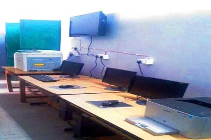 Hemwati Nandan Bahuguna Government PG College campus in Allahabad, Uttar Pradesh, India — photo 3